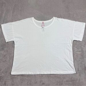 Le Bon Shoppe Shirt Womens Medium White Short Sleeve Soft Cotton Cropped Fit
